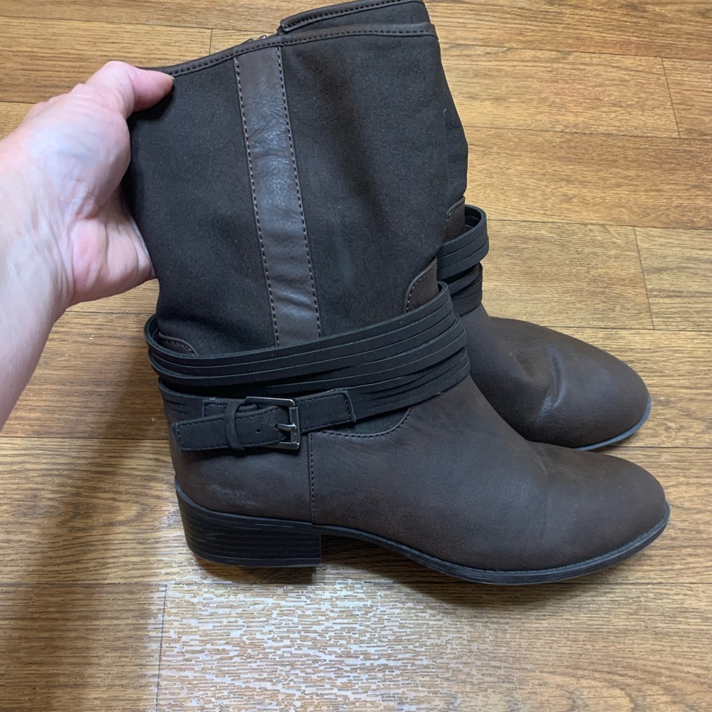 Women’s Chaps brown boots size 7 b